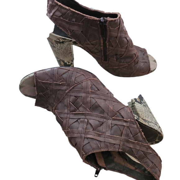 Django & Juliette Australian Leather Heel Sandals - Picture 5 of 12